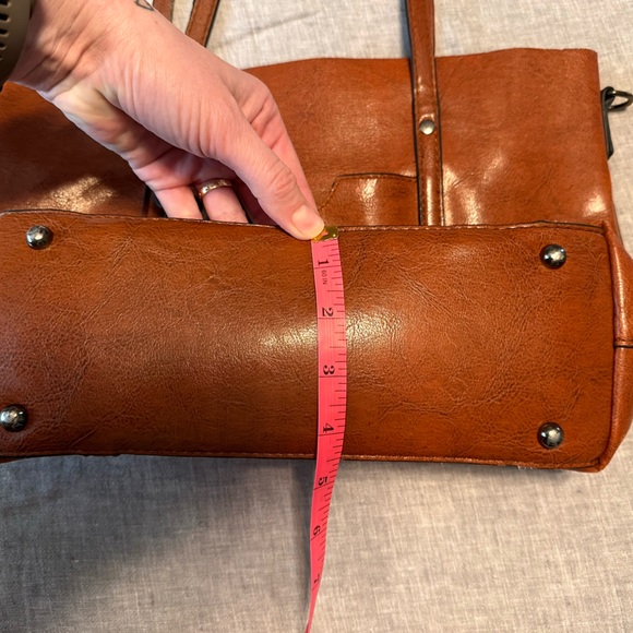 Faux leather cinnamon brown handbag purse/ inner and outer pockets - Picture 4 of 10